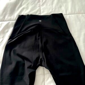 Lululemon black cropped leggings